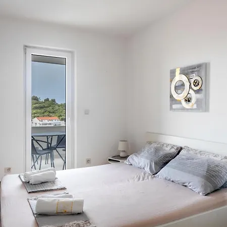 M&m - Zf Hvar Apartmán