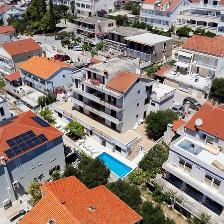 M&m - Zf Hvar