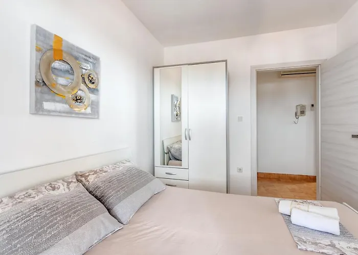 M&m - Zf Hvar * هفار