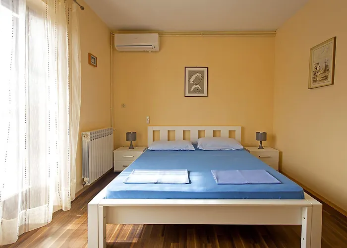 M&m - Zf Hvar * هفار