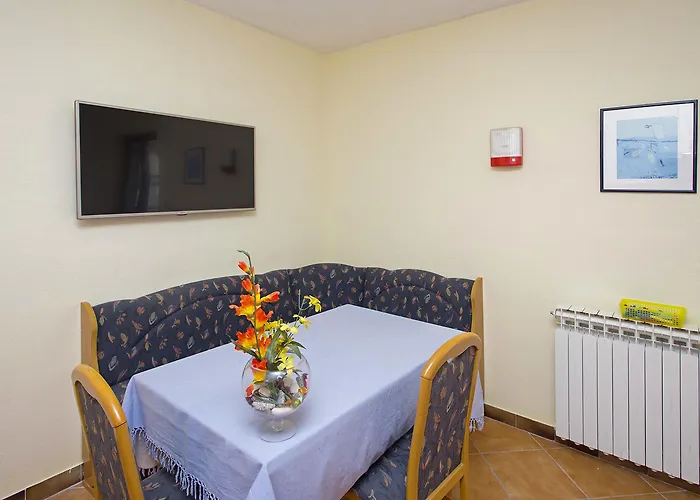 M&m - Zf Hvar * هفار