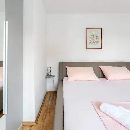 M&m - Zf Hvar Apartman