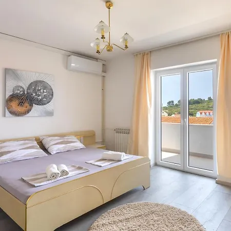 M&m - Zf Hvar Apartman *